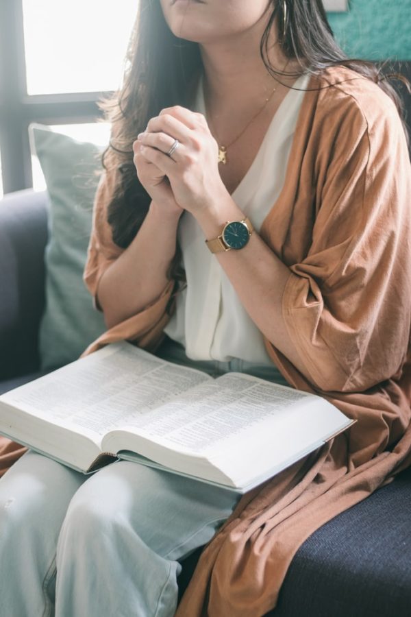 woman praying